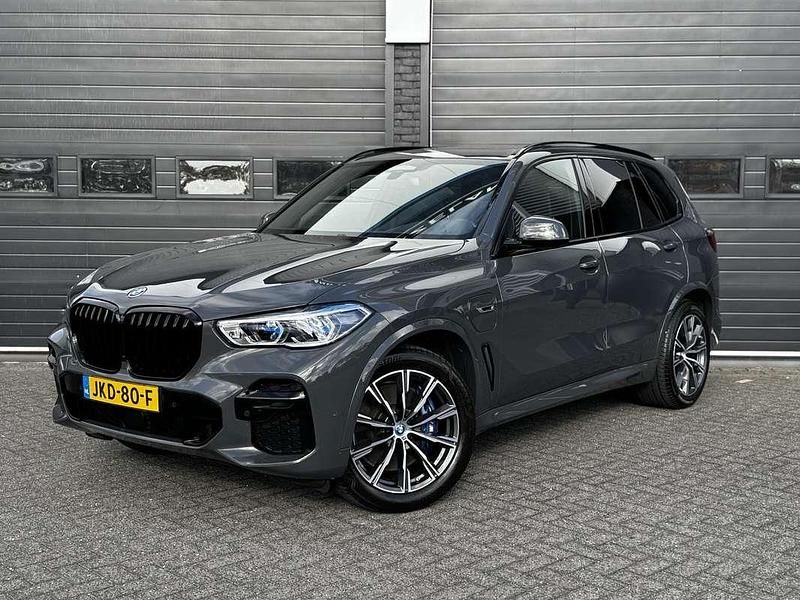 Grijs Occasion 2022 BMW X5 Executive SUV | € 54.900 (Goede deal) - Afbeelding 1/4