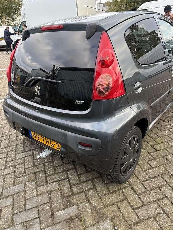 Grijs Occasion 2012 Peugeot 107 Sportium Hatchback | € 2.000 (Super prijs) - Afbeelding 1/4