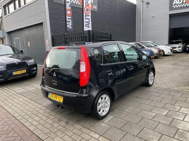 Occasion Mitsubishi Colt Inform 95 PK (69 kW) 2005 Zwart Hatchback