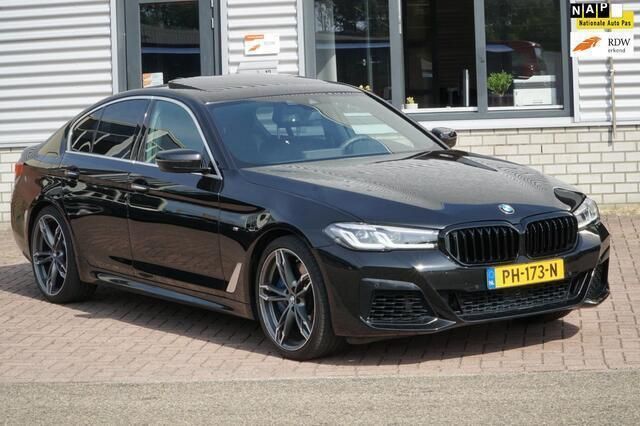 Zwart, metallic lak Gebruikt 2017 BMW 540 Executive Sedan | € 29.850 (Eerlijke prijs) - Afbeelding 1/4