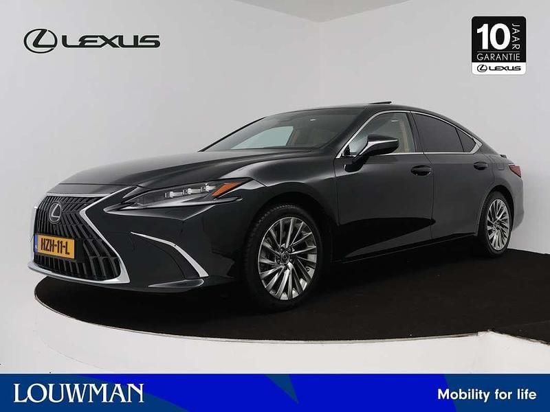 Zwart, metallic lak Gebruikt 2025 Lexus ES300 President Line Sedan | € 77.895 - Afbeelding 1/3