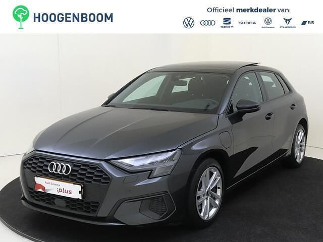 Grijs Occasion 2021 Audi A3 Sportback Basis Hatchback | € 24.950 (Goede deal) - Afbeelding 1/4