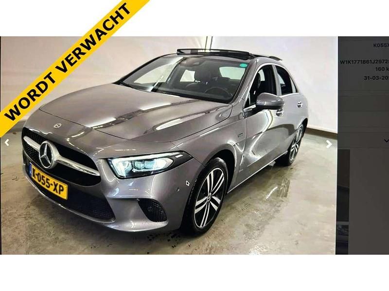 Grijs (metallic) Occasion 2021 Mercedes A250 Luxury Sedan | € 23.900 (Goede deal) - Afbeelding 1/3