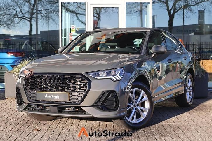 Grijs (metallic) Occasion 2022 Audi Q3 Sportback S-Line SUV | € 33.900 (Super prijs) - Afbeelding 1/4