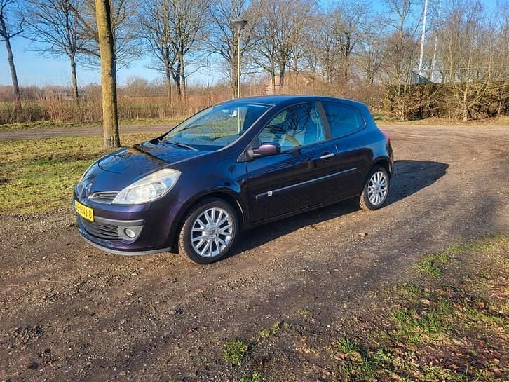 Occasion 2009 Renault Clio R.S. Hatchback | € 1.500 (Eerlijke prijs) - Afbeelding 1/4