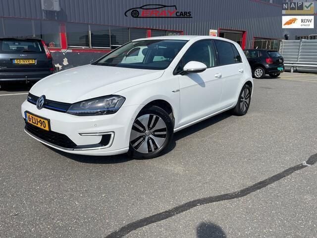 Wit Gebruikt 2015 VW e-Golf Hatchback | € 9.999 (Iets duurder) - Afbeelding 1/4