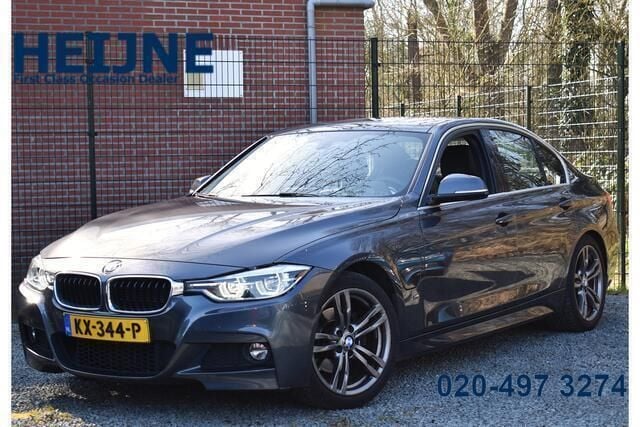 Grijs Gebruikt 2016 BMW 330 Executive Sedan | € 16.745 (Eerlijke prijs) - Afbeelding 1/4