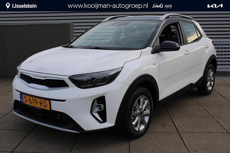 Occasion Kia Stonic 101 PK (74 kW) 2023 Clear white/black s SUV