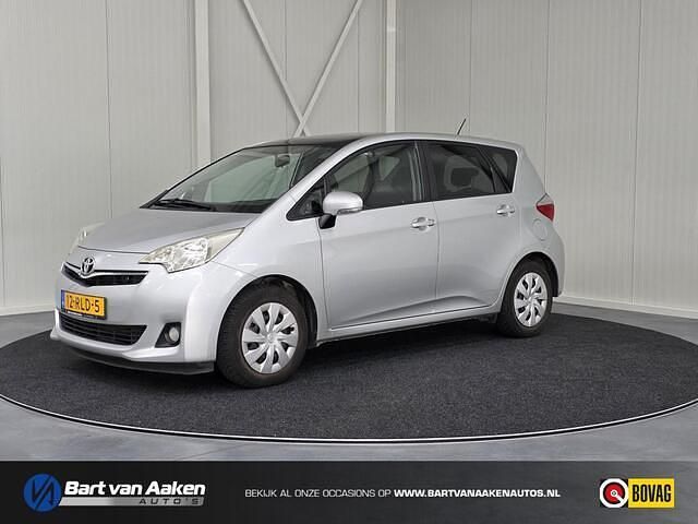 Grijs Gebruikt 2011 Toyota Verso-S MPV | € 6.950 (Eerlijke prijs) - Afbeelding 1/4