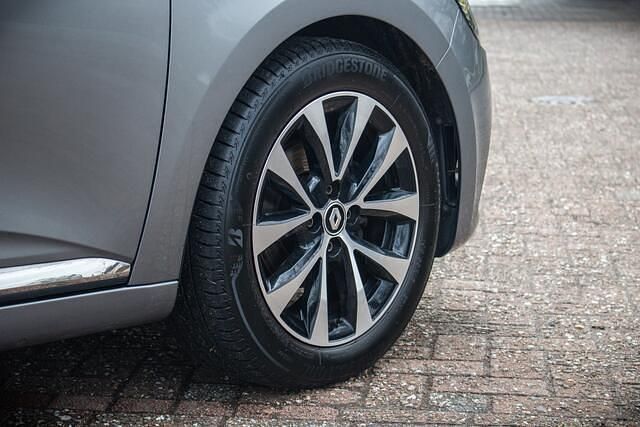 Occasion Renault Clio V Techno 93 PK (68 kW) 2023 Grijs Hatchback