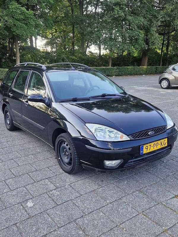 Zwart Gebruikt 2004 Ford Focus Futura Stationwagen | € 450 (Goede deal) - Afbeelding 1/4