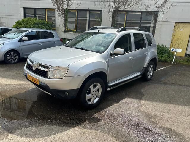 Grijs Gebruikt 2010 Dacia Duster Lauréate SUV | € 4.999 (Eerlijke prijs) - Afbeelding 1/4