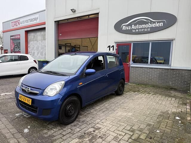 Blauw (metallic) Occasion 2007 Daihatsu Cuore Hatchback | € 995 (Eerlijke prijs) - Afbeelding 1/4