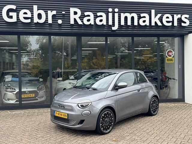 Grijs Gebruikt 2022 Fiat 500e Icon Hatchback | € 15.900 (Goede deal) - Afbeelding 1/4
