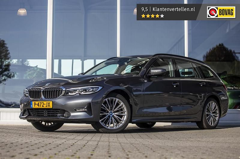 Grijs Gebruikt 2022 BMW 320e Stationwagen | € 33.345 (Eerlijke prijs) - Afbeelding 1/4