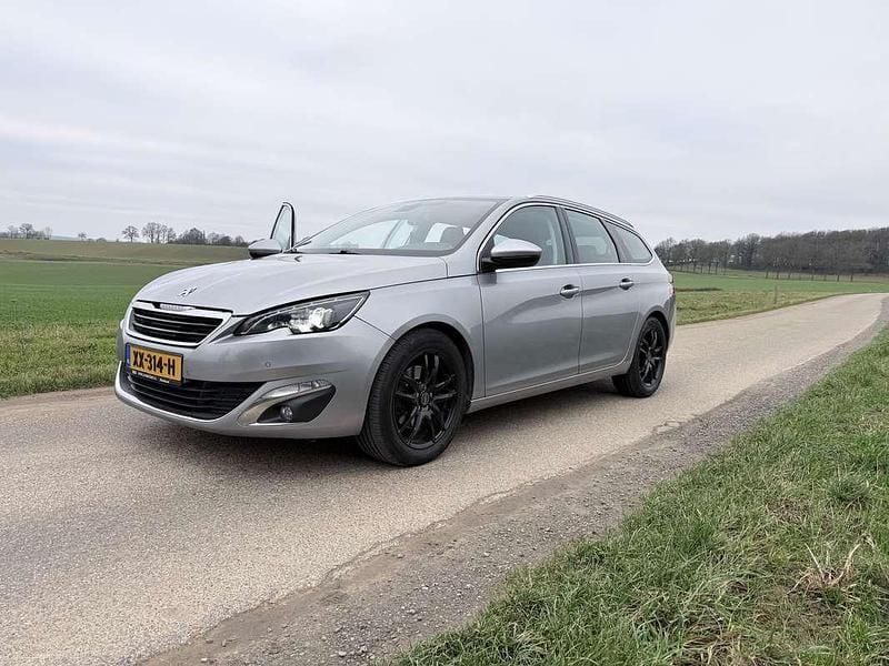 Grijs Occasion 2015 Peugeot 308 Allure Stationwagen | € 7.000 (Eerlijke prijs) - Afbeelding 1/4