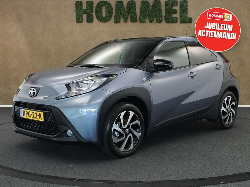 Grijs Nieuw 2025 Toyota Aygo X Pulse SUV | € 21.950 - Afbeelding 1/3