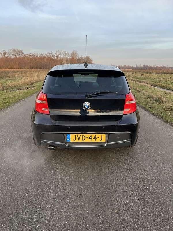 Occasion BMW 118 Sport Line 143 PK (105 kW) 2007 Zwart Hatchback