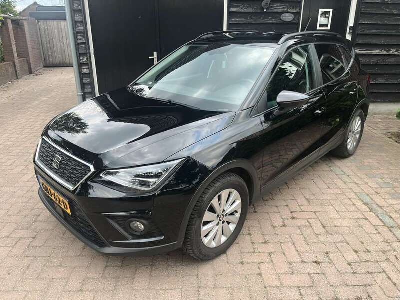 Zwart Gebruikt 2020 Seat Arona SUV | € 14.225 (Eerlijke prijs) - Afbeelding 1/4