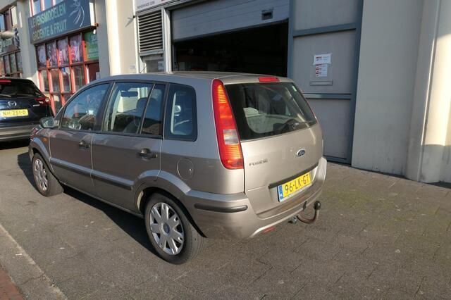 Occasion Ford Fusion 80 PK (58 kW) 2003 Grijs MPV