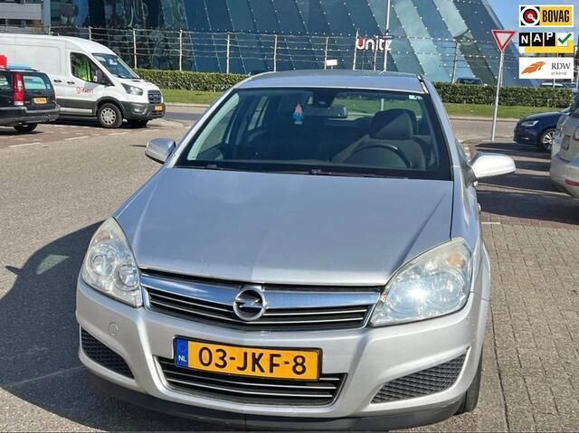 Grijs Gebruikt 2009 Opel Astra Cosmo Stationwagen | € 1.800 (Iets duurder) - Afbeelding 1/4