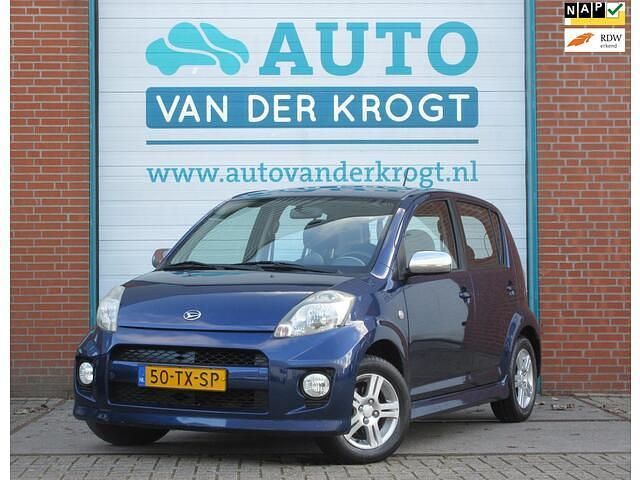Blauw (metallic) Gebruikt 2007 Daihatsu Sirion Hatchback | € 2.995 (Eerlijke prijs) - Afbeelding 1/4