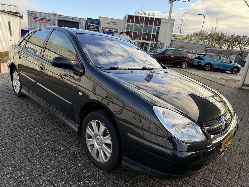 Zwart Gebruikt 2004 Citroën C5 Hatchback | € 1.099 (Eerlijke prijs) - Afbeelding 1/4