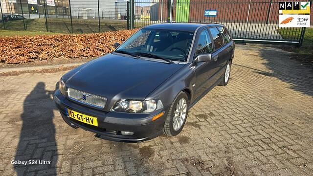 Grijs Occasion 2001 Volvo V40 Stationwagen | € 3.450 (Duur) - Afbeelding 1/4