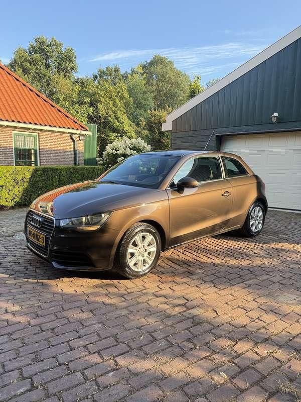 Bruin Gebruikt 2011 Audi A1 Hatchback | € 5.495 (Eerlijke prijs) - Afbeelding 1/4