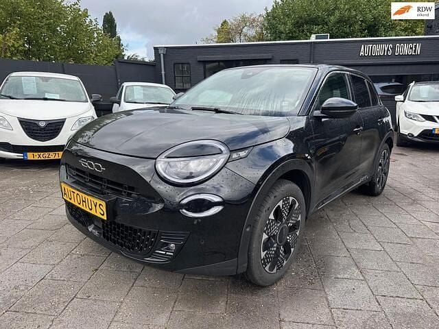 Zwart Gebruikt 2024 Fiat 600 La Prima SUV | € 28.900 (Eerlijke prijs) - Afbeelding 1/4