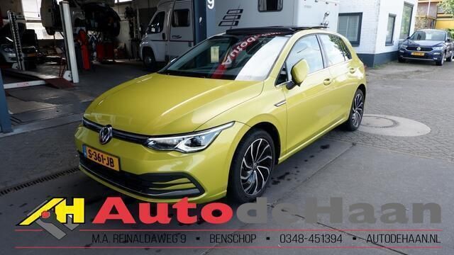 Geel Gebruikt 2021 VW Golf VIII Style Hatchback | € 29.995 (Eerlijke prijs) - Afbeelding 1/4