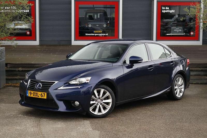 Blauw, metallic lak Gebruikt 2014 Lexus IS300 Sedan | € 18.950 - Afbeelding 1/4