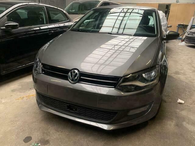 Grijs Occasion 2017 VW Polo Comfortline Sedan | € 13.800 (Eerlijke prijs) - Afbeelding 1/4