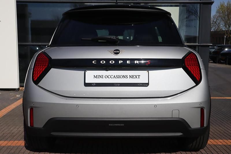 Occasion Mini Cooper S Favoured 204 PK (150 kW) 2025 Grijs Hatchback