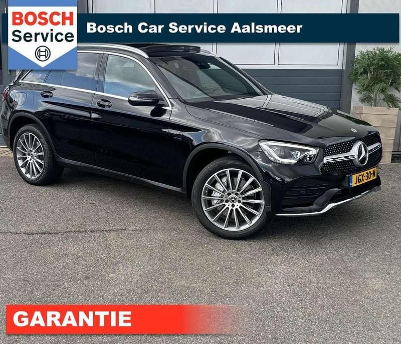 Zwart Gebruikt 2020 Mercedes GLC300e Premium SUV | € 37.250 (Eerlijke prijs) - Afbeelding 1/4