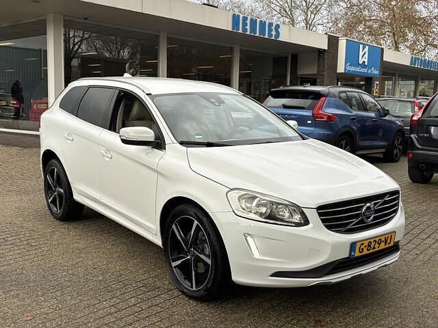 Wit Occasion 2014 Volvo XC60 Summum SUV | € 18.750 (Eerlijke prijs) - Afbeelding 1/4
