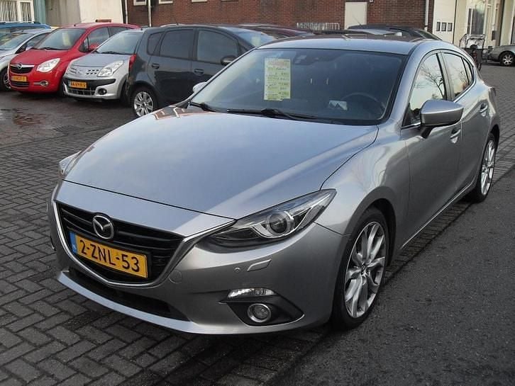 Grijs (metallic) Occasion 2015 Mazda 3 Hatchback | € 10.750 (Goede deal) - Afbeelding 1/4