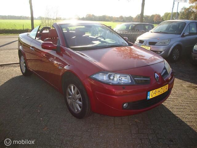 Occasion Renault Mégane Cabriolet Exception 110 PK (80 kW) 2008 Rood Cabriolet