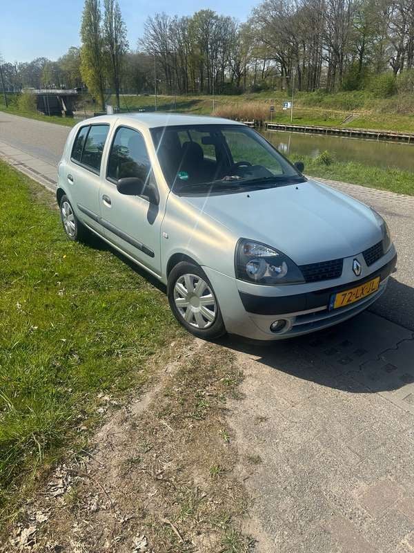 Grijs Gebruikt 2003 Renault Clio II Hatchback | € 950 (Goede deal) - Afbeelding 1/4