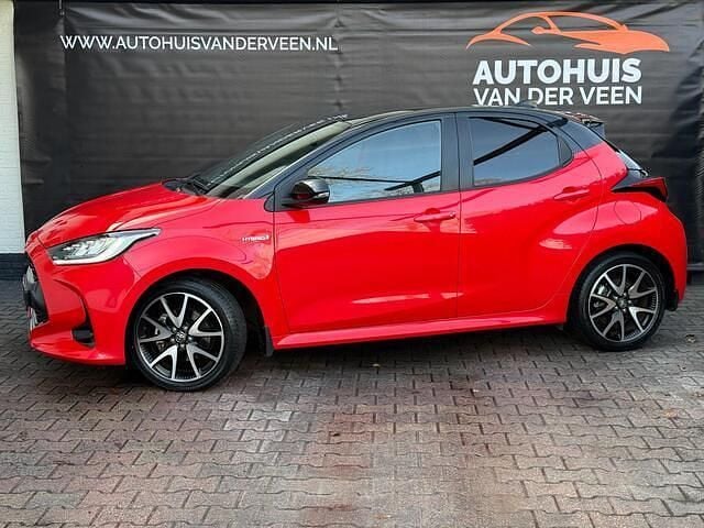 Occasion Toyota Yaris Executive 93 PK (68 kW) 2021 Rood Hatchback