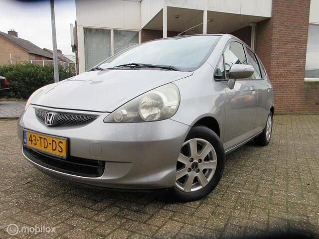 Grijs Occasion 2006 Honda Jazz LS Hatchback | € 2.250 (Eerlijke prijs) - Afbeelding 1/4