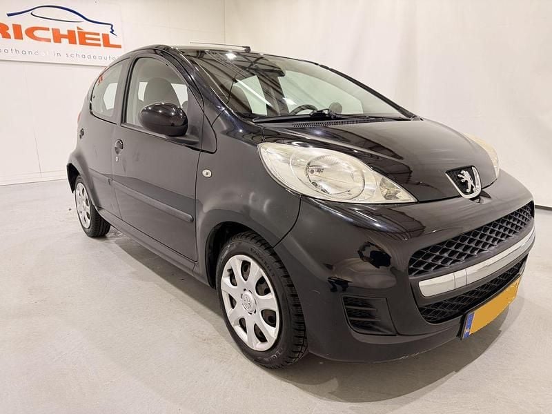 Zwart Occasion 2011 Peugeot 107 Hatchback | € 1.900 (Super prijs) - Afbeelding 1/4
