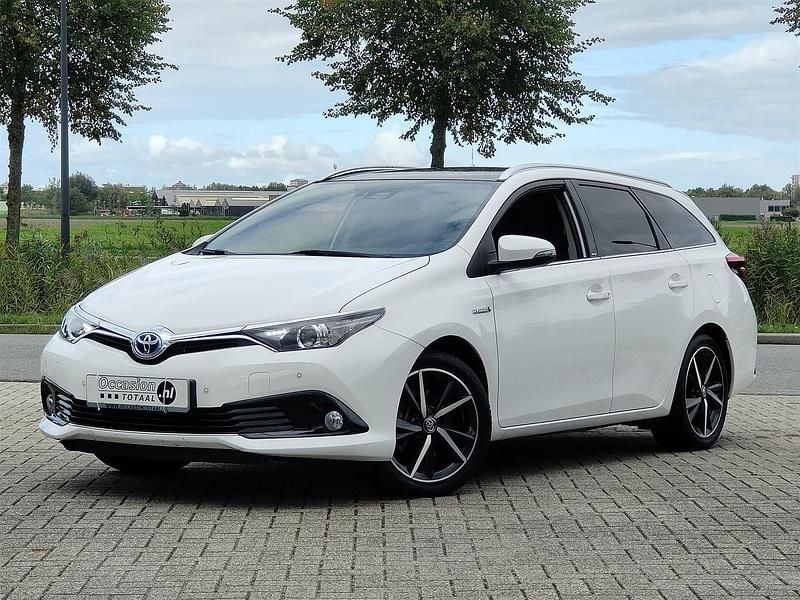 Wit Gebruikt 2017 Toyota Auris Hybrid Edition-S Stationwagen | € 18.950 (Iets duurder) - Afbeelding 1/4