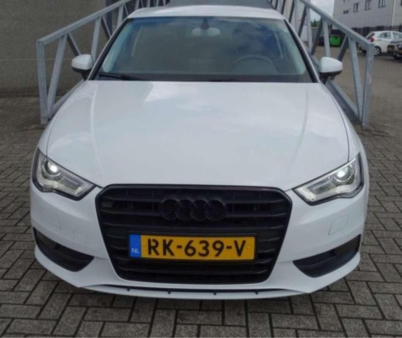 Gebruikt 2014 Audi A3 Ambiente Sedan | € 10.000 (Goede deal) - Afbeelding 1/4