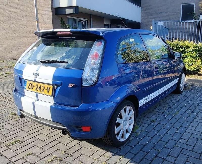 Blauw Gebruikt 2005 Ford Fiesta ST Sedan | € 1.600 (Goede deal) - Afbeelding 1/4