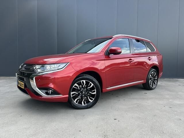 Rood Gebruikt 2015 Mitsubishi Outlander Edition SUV | € 13.450 - Afbeelding 1/4