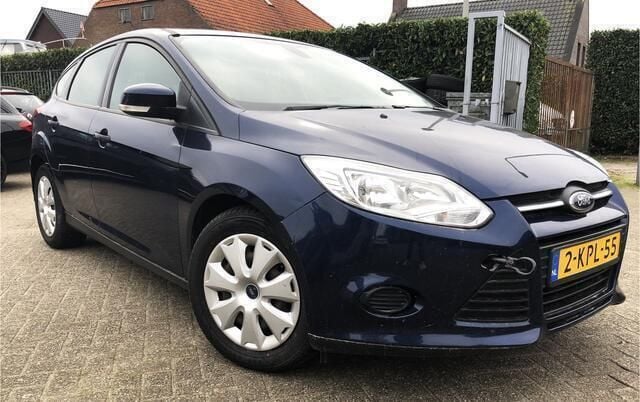 Blauw Gebruikt 2013 Ford Focus Trend Hatchback | € 1.999 (Super prijs) - Afbeelding 1/4