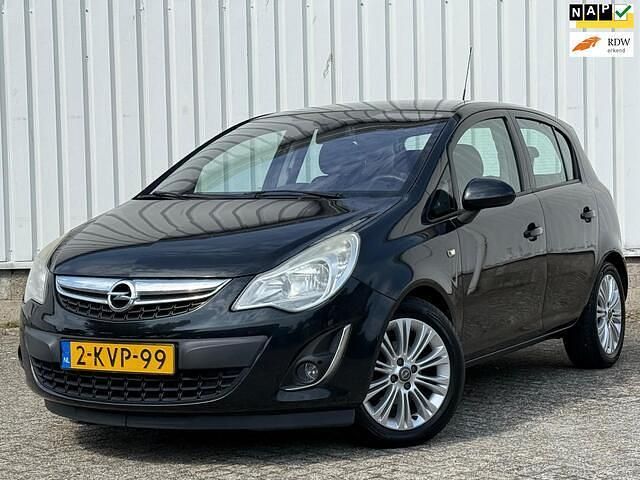 Zwart Gebruikt 2013 Opel Corsa Cosmo Hatchback | € 4.949 (Eerlijke prijs) - Afbeelding 1/4