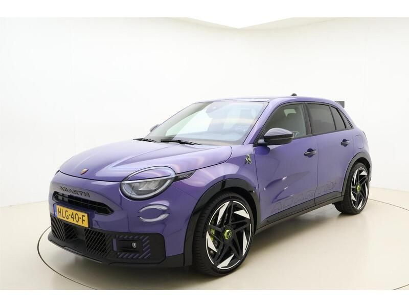 Paars Nieuw 2025 Abarth 600 Scorpionissima SUV | € 49.945 - Afbeelding 1/3