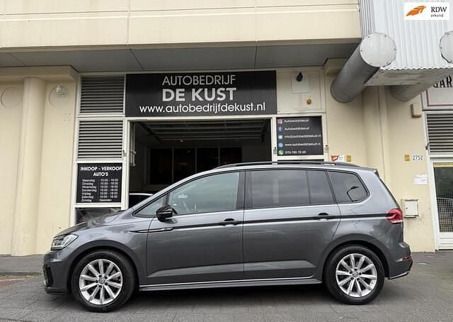 Grijs Occasion 2018 VW Touran R-line MPV | € 27.950 (Eerlijke prijs) - Afbeelding 1/4